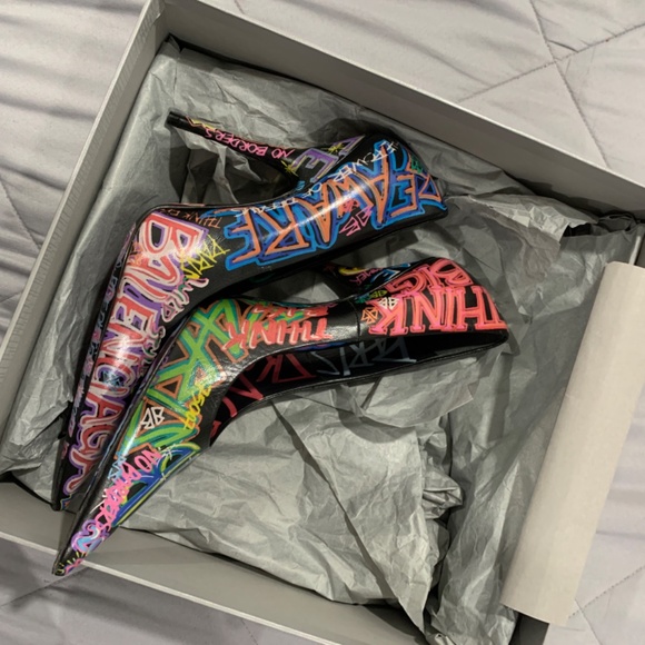 Shoes - Picture 4 of 5